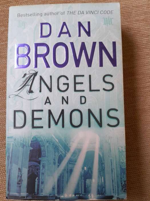 Dan Brown - Angels and Demons.