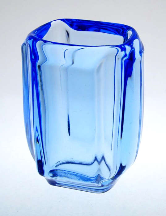 AN ICONIC DESIGN : RECTANGULAR BLUE VASE, DESIGNED BY LADENA VIZNEROVA IN 1968 FOR RUDOLFOVA GLASS