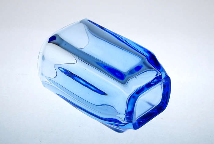 AN ICONIC DESIGN : RECTANGULAR BLUE VASE, DESIGNED BY LADENA VIZNEROVA IN 1968 FOR RUDOLFOVA GLASS