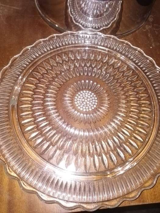 Cake plate with lid