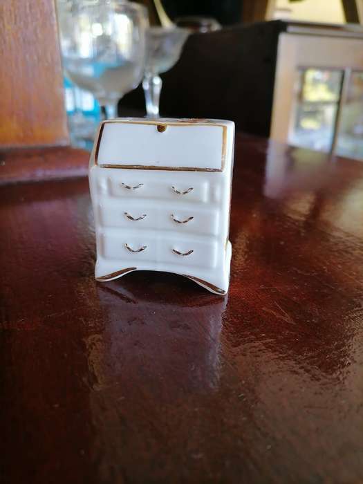 VINTAGE COLLECTION MINATURE PORCELEIN TALL BOY DOLL HOUSE AYNSLEY ENGLAND