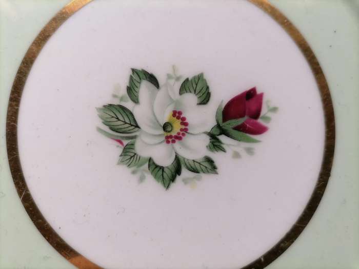 ROYAL STANDARD FINE BONE CHINA PLATE (ENGLAND)