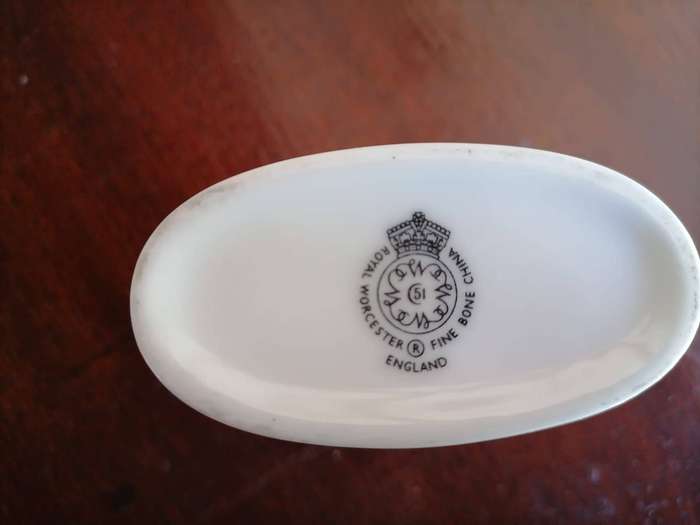 VINTAGE ROYAL WORSTER FINE BONE CHINA SPILL VASE ENGLAND