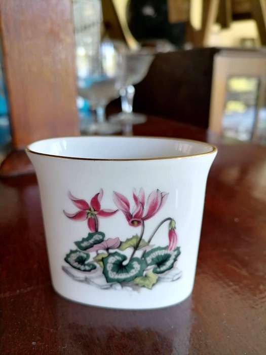 VINTAGE ROYAL WORSTER FINE BONE CHINA SPILL VASE ENGLAND