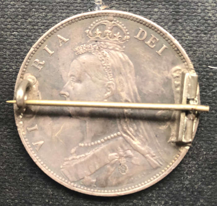 HALF CROWN 1889 UK SILVER CONVERTED TO BROOCH