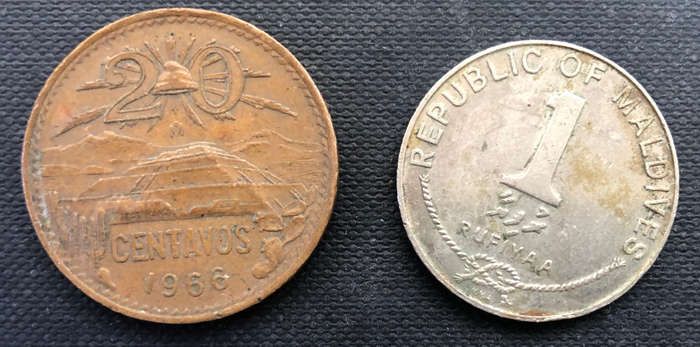 MALDIVES 1982 1 Rufiyaa & MEXICO 1966 20 Centavos Collection of two World Coins