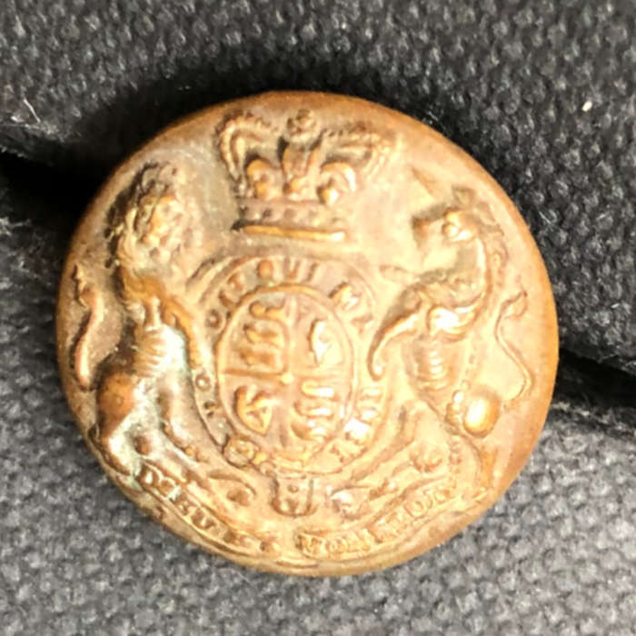 MILITARY VICTORIAN 1800's BRITISH ARMY GENERAL SERVICE BRASS BUTTON QUEENS CROWN SIGNED TWIGG & CO