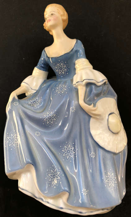ROYAL DOULTON FIGURINE HILARY HN2335 NOW DISCONTINUED PRODUCED 1967-1980