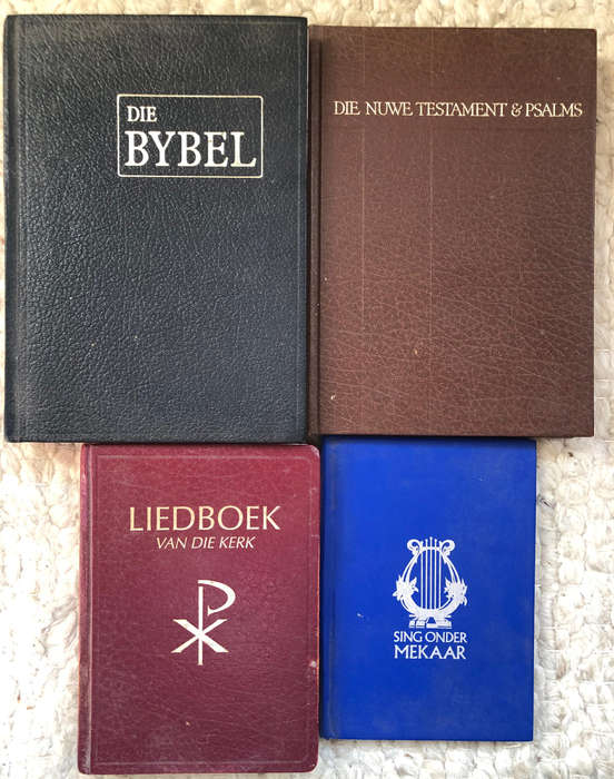 Die Bybel Die Nuwe Testament & Psalms Sing onder Mekaar Liedboek van die Kerk 4 Boeke