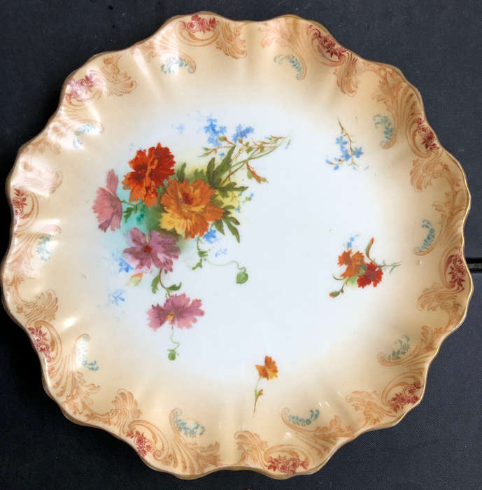 DOULTON BURSLEM SCALLOPED CABINET PLATE CIRCA 1887