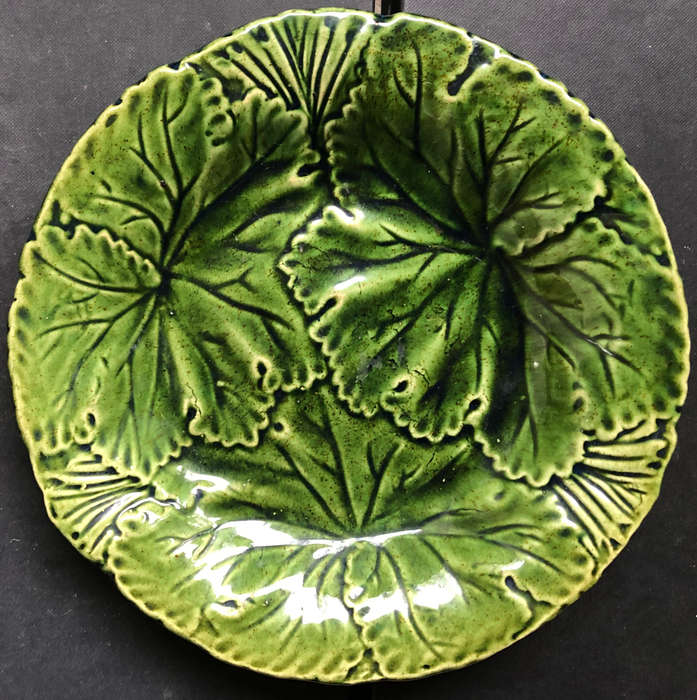MAJOLICA GREEN GRAPE LEAF CABINET PLATE