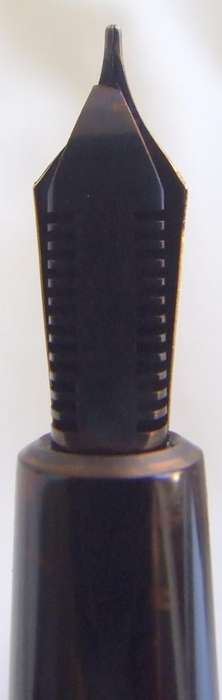 Vintage black made in England PARKER DUOFOLD in good and working condition, 14ct nib.