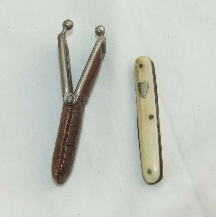 Antique lady's leather purse knife
