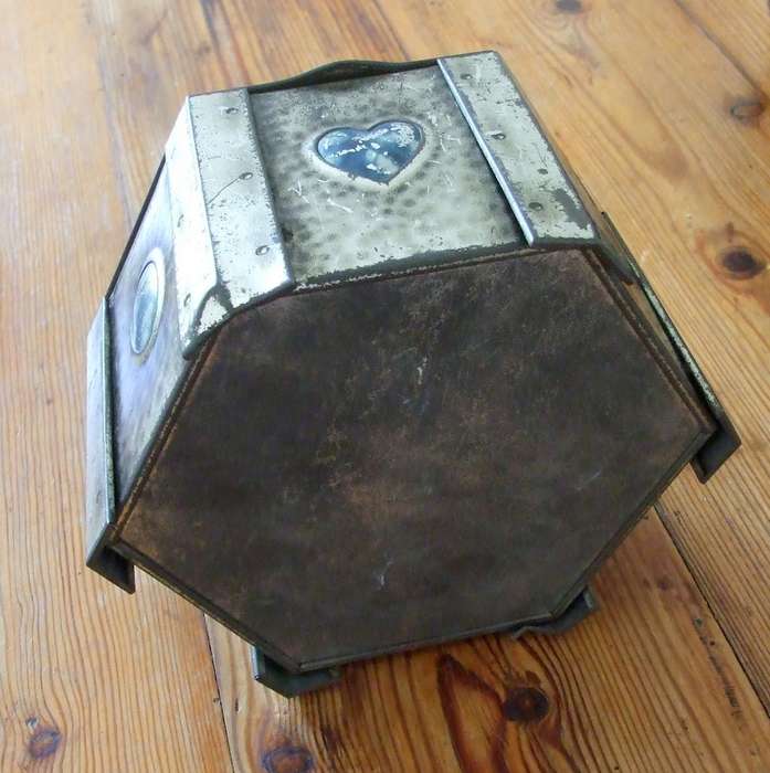Rare Arts & Crafts Liberty style WESTMINSTER CIGARETTES tin by George Bassett & Co.