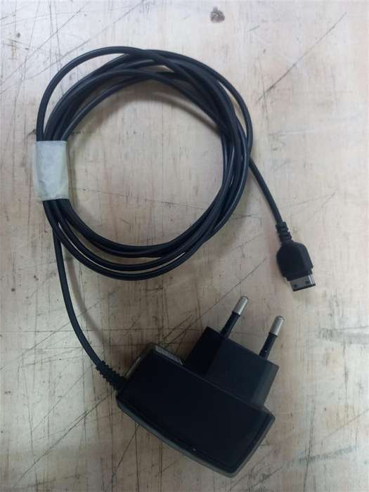 Samsung ATADS10EBE AC/DC Power Adapter 5V 0.7A Original Charger Europlug C170