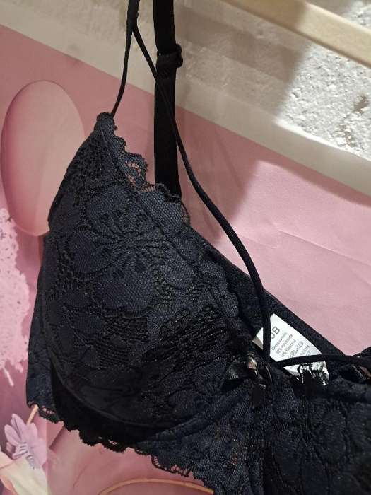 Bra:  36B