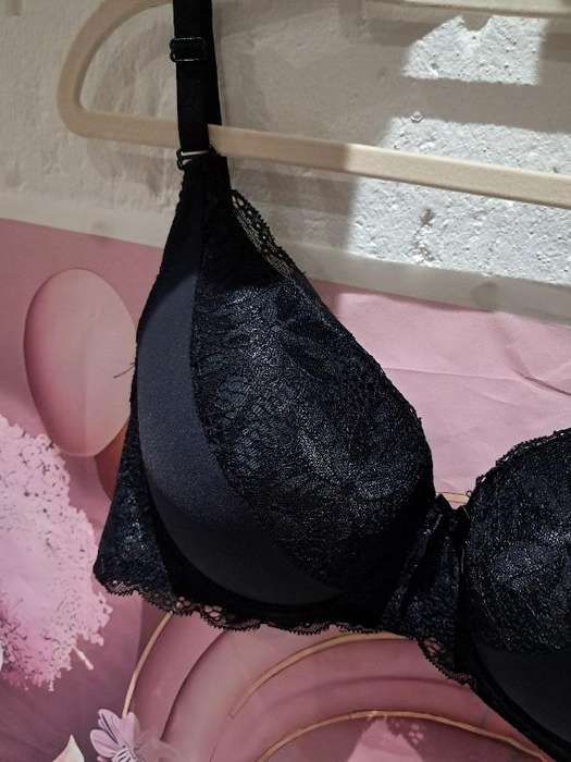 Bra:  36C