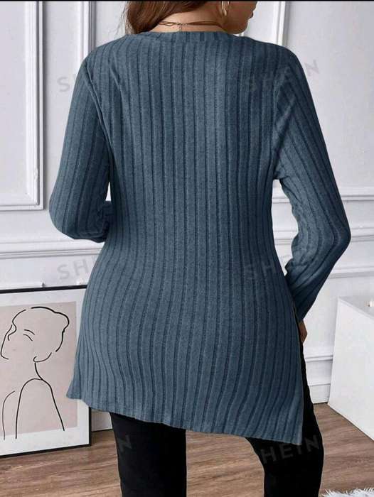 Stunning long sleeve Top:  XL