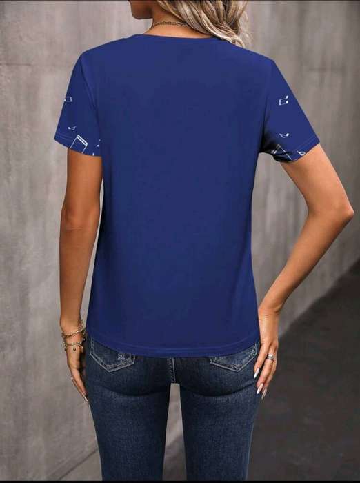 Stunning  Top: Small