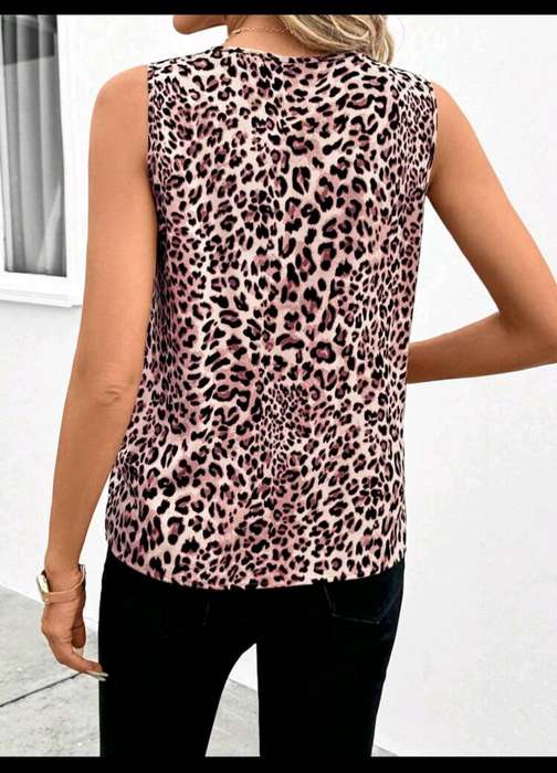 Leopard print Top: Med