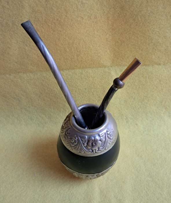 Tea Straw ( Possibly Silver)with 18kt gold mouth piece