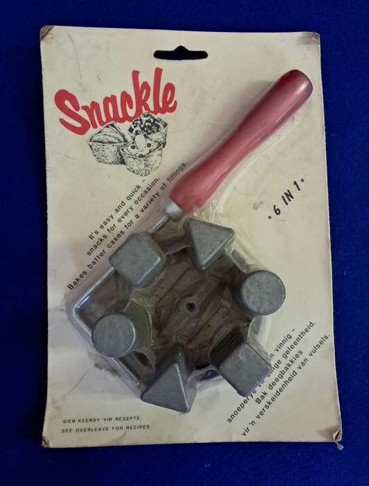 Vintage 6 in 1 Snackle in original packaging