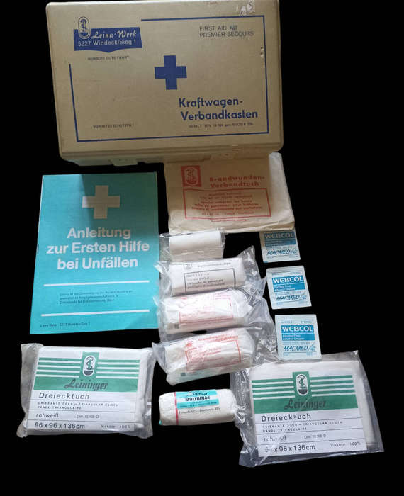 Collectable Vintage German Kraftwagen Leina-werk 5227 Windeck/Sieg 1 Car first aid box and content