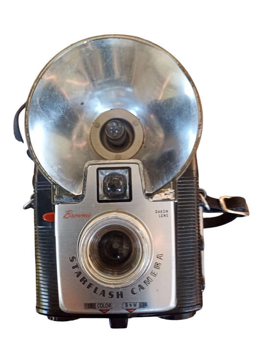 Vintage Brownie Starflash Dakon lens 126 camera in good working condition