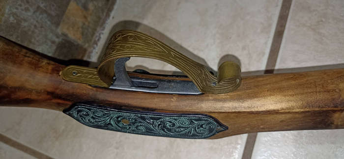 Nice Black smoke ornamental 40 cm L hand pistol with detail and engraving and trigger mechanism work