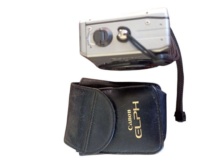 Canon ELPH 370z point &shoot 35mm Camera with leather case