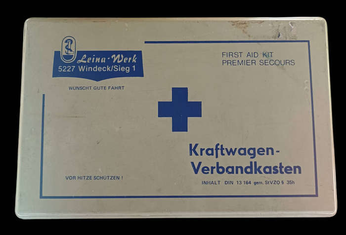 Collectable Vintage German Kraftwagen Leina-werk 5227 Windeck/Sieg 1 Car first aid box and content