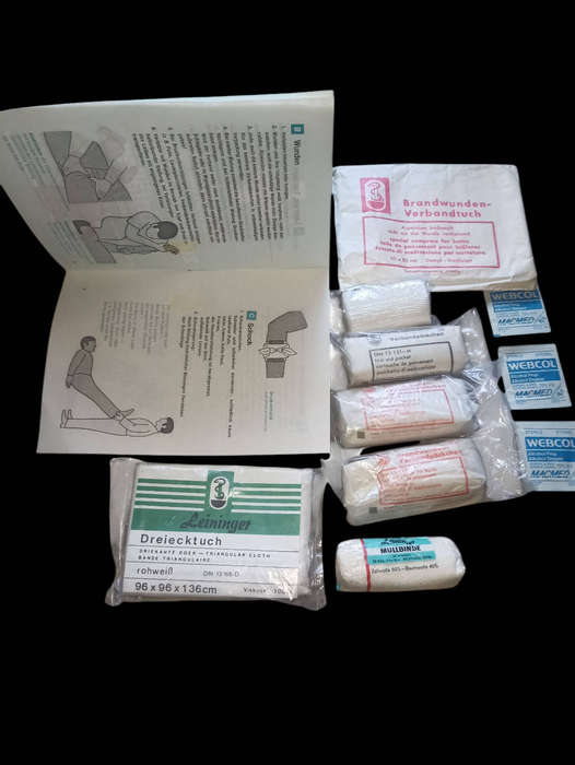 Collectable Vintage German Kraftwagen Leina-werk 5227 Windeck/Sieg 1 Car first aid box and content