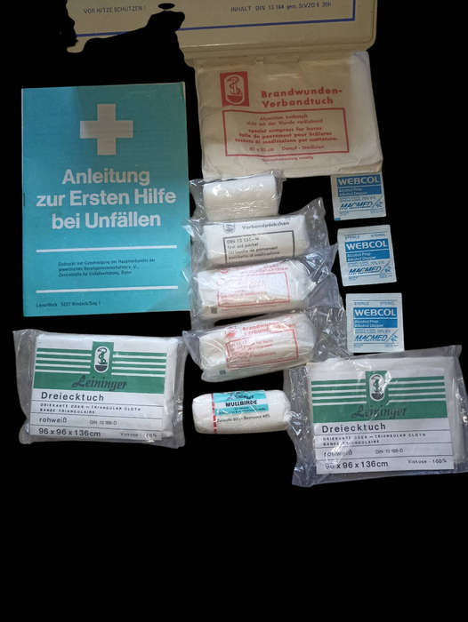 Collectable Vintage German Kraftwagen Leina-werk 5227 Windeck/Sieg 1 Car first aid box and content