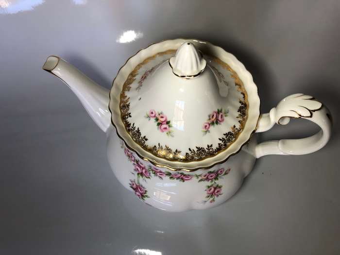 ROYAL ALBERT TEA POT - DIMITY ROSE - PERFECT CONDITION