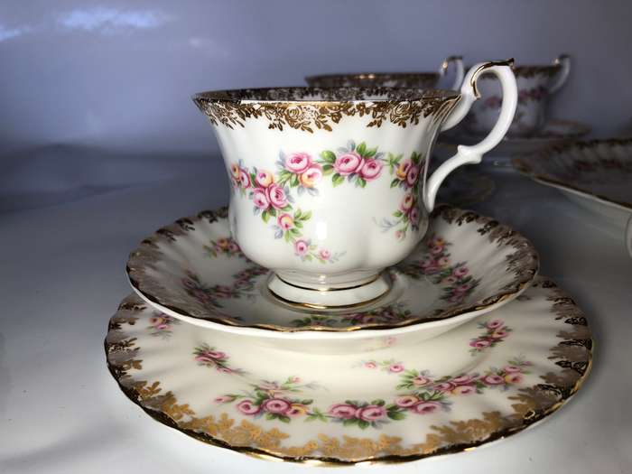 ROYAL ALBERT - TEA TRIO - DIMITY ROSE - NEAR PERFECT CONDITION