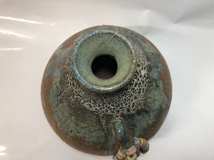 VINTAGE POTTERY VASE - 23CM- NEAR PERFECT CONDITION