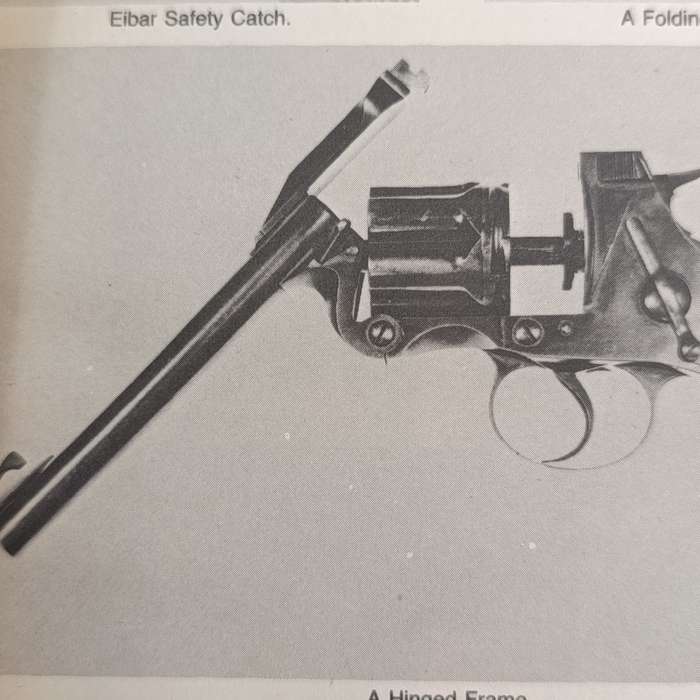 Pistols of the world by Hogg & weeks 1982 Revised edition