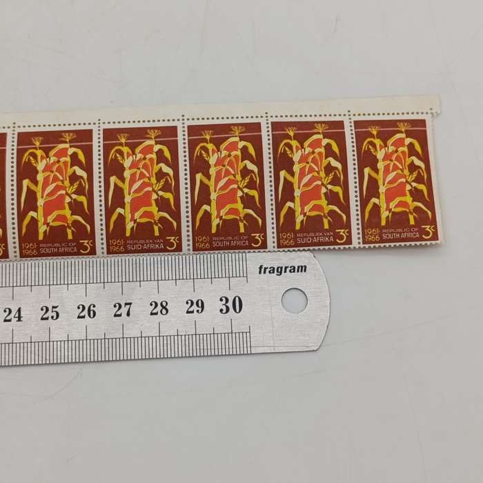 South Africa 1966 Republic Anniversary 3c (SG 264) unused strip of 15 - 14 with white line printing