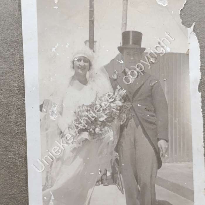 Album with about 200 photos Dating from 1930