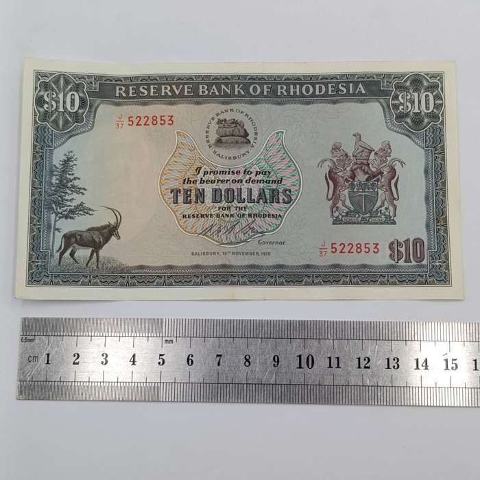 Rhodesia 1975 Lot of 3 x $10 banknotes with consecutive numbers light fold and creases