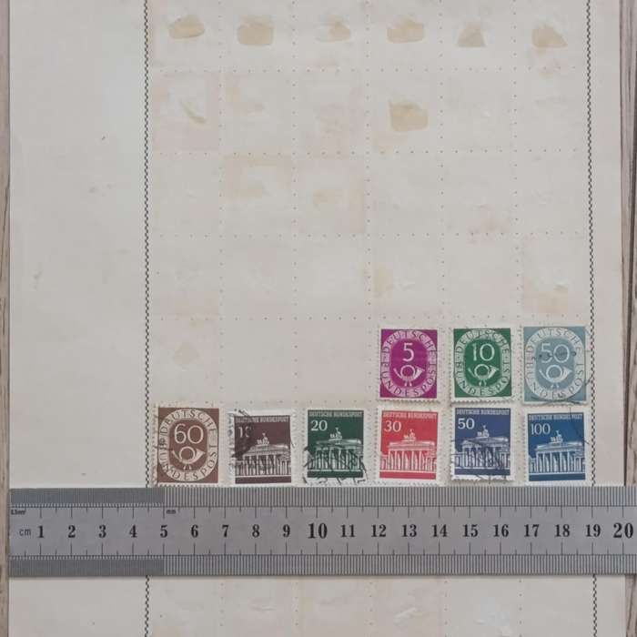 Lot of about 1000 German Bundespost stamps - Taker from old albums - unchecked for variations