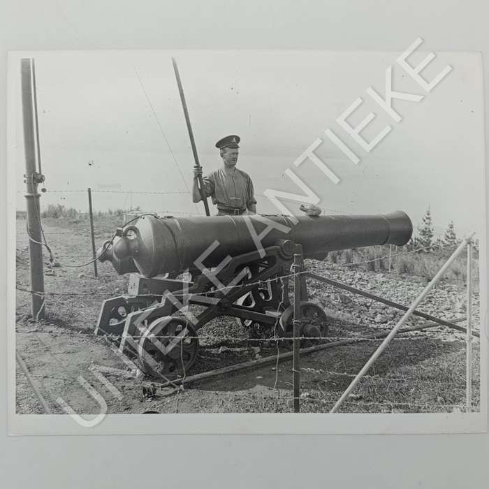 Antique photo reprint of The Noon gun cannon at Signal Hill