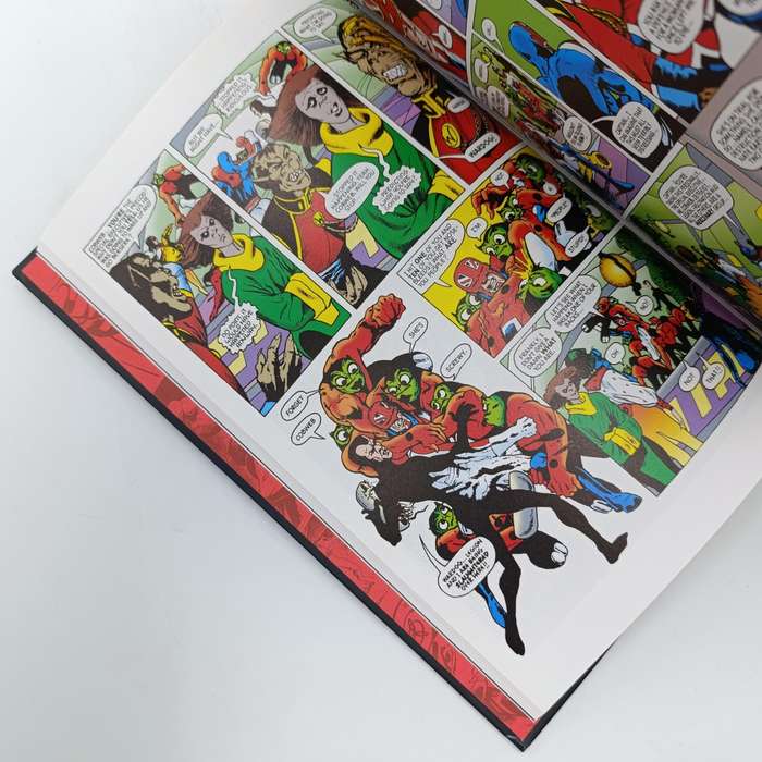 Marvel #43 Captain Britain - A crooked world graphic novel