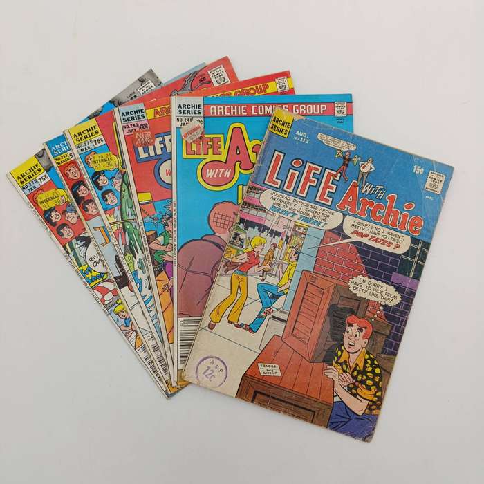 Lot of 6 vintage Archie's Girls Betty and Veronica comics