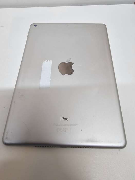 iPad 6 - 9.7 inch - Spares or repairs - Storage size unknown