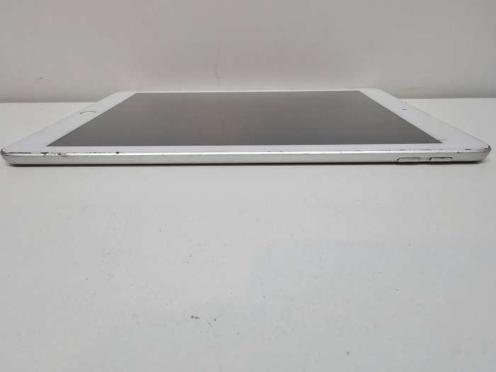 iPad 6 - 9.7 inch - Spares or repairs - Storage size unknown