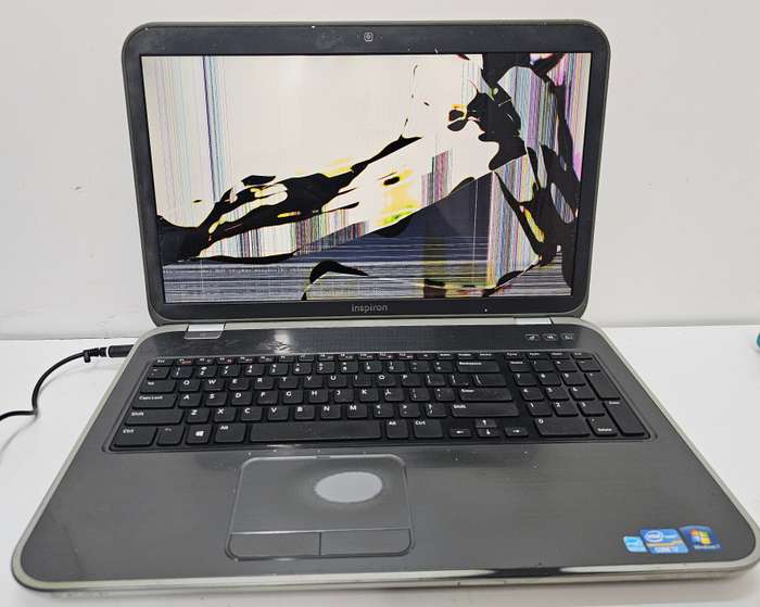 Dell Inspiron 5720 - i7 8GB RAM 500GB HDD - Needs a new screen