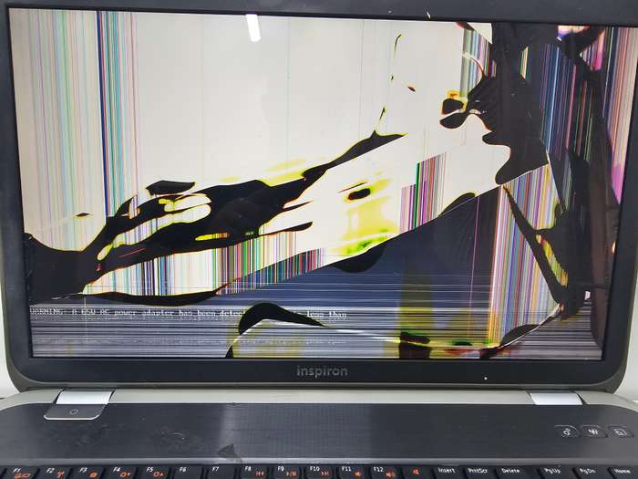 Dell Inspiron 5720 - i7 8GB RAM 500GB HDD - Needs a new screen