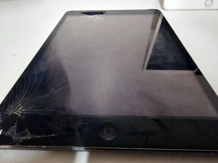Lot of 4 x Apple iPad Minis  Spares or Repairs