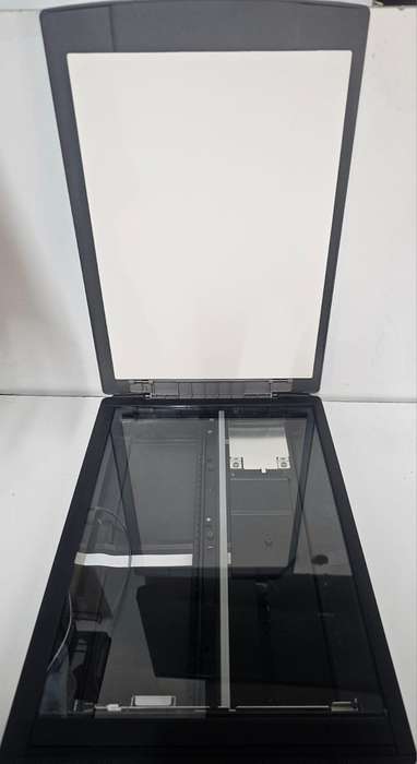 Canon CanoScan LiDE 210 Flatbed Scanner  Fully Working